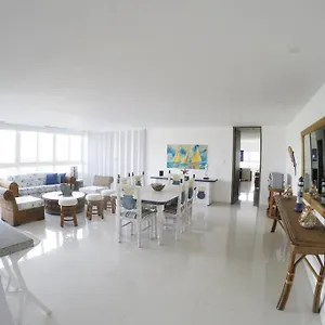 Hermoso Y Amplio Con Vista Al Mar Apartamento